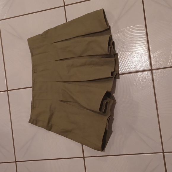 Coool DeFacto Pants - 4/$80 Khaki Pleated Skort - Size US6